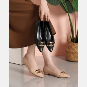 Flat shoes