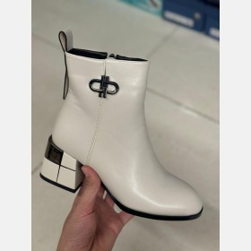 جزمة نسائية