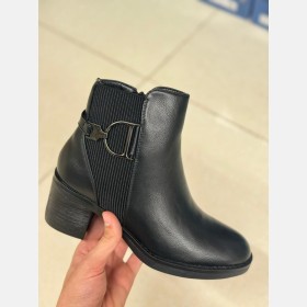جزمة نسائية